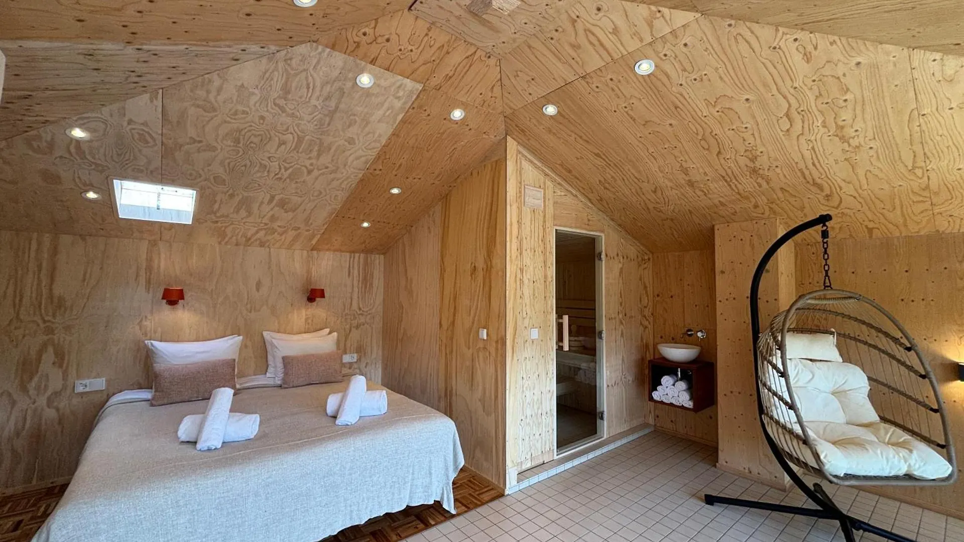 Basecamp Amsterdam Hotel
